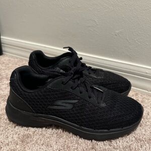 Skechers  Sz 6 Black Walking Shoe
